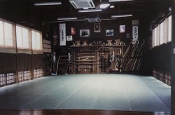 Interior del antiguo Bujinden, Japón 